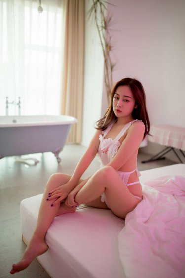 美女調(diào)查員